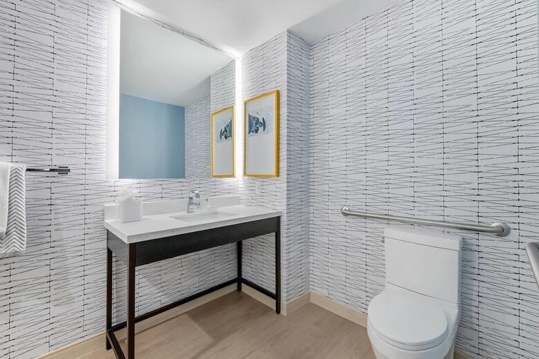 Cambria Hotel Austin Downtown