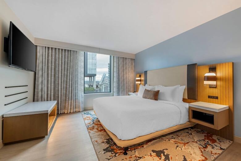 Cambria Hotel Austin Downtown