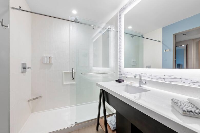 Cambria Hotel Austin Downtown