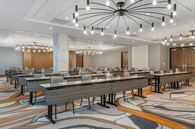 Cambria Hotel Austin Downtown