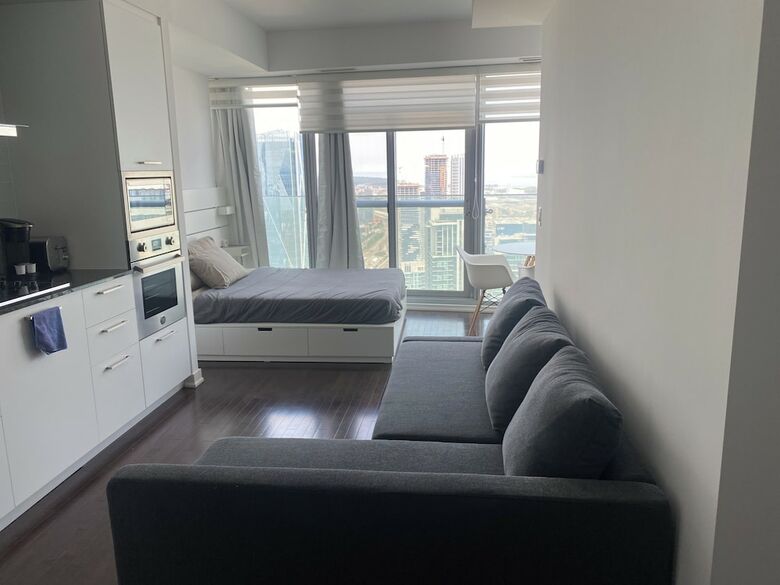 Hotel Ihost Suites Downtown Toronto