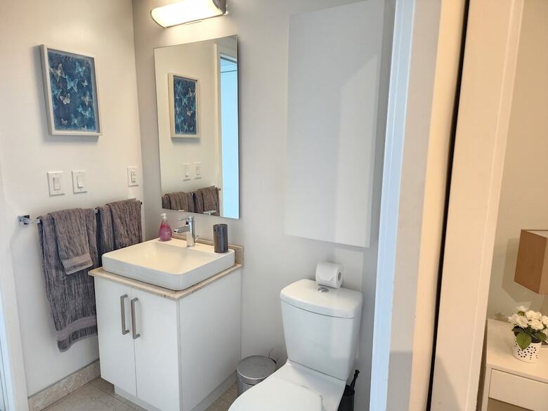 Hotel Ihost Suites Downtown Toronto
