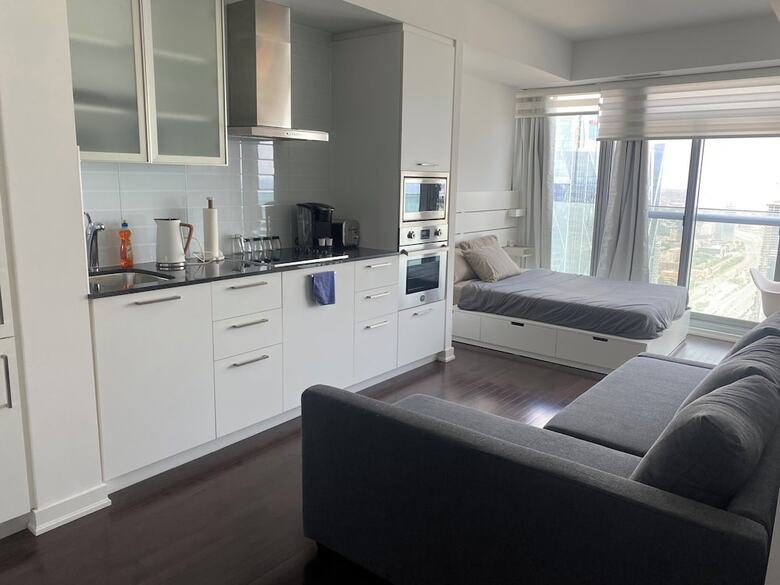 Hotel Ihost Suites Downtown Toronto