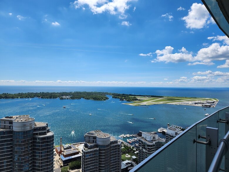 Hotel Ihost Suites Downtown Toronto