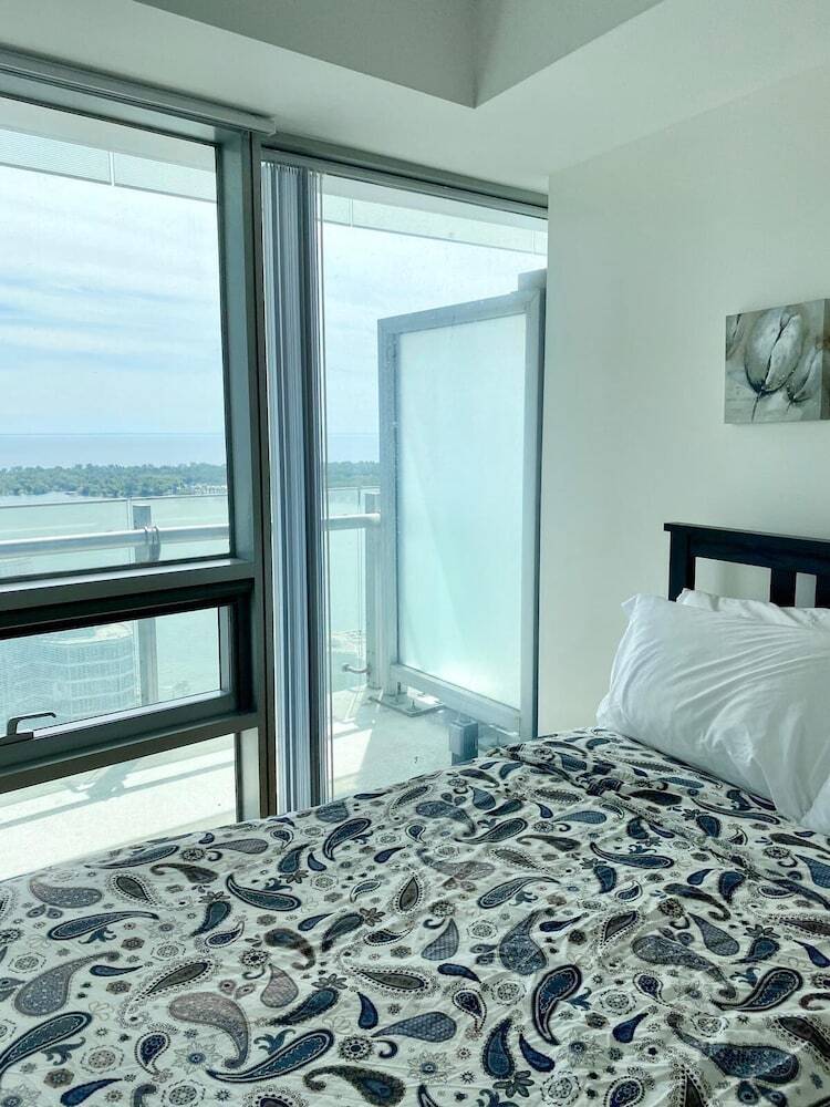 Hotel Ihost Suites Downtown Toronto