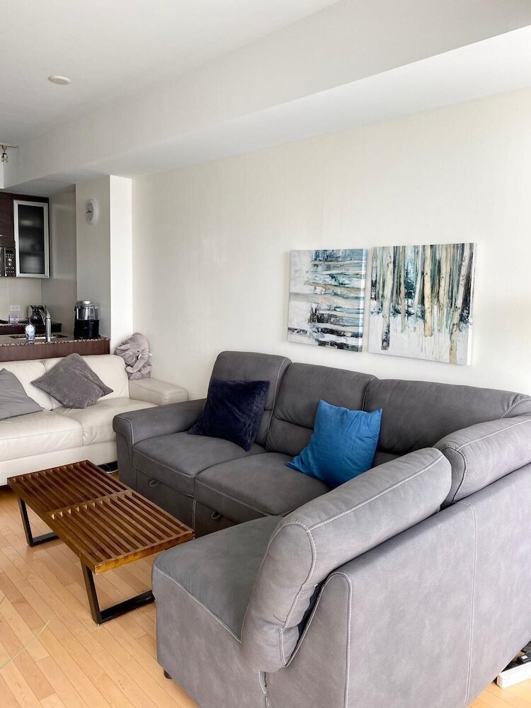 Hotel Ihost Suites Downtown Toronto