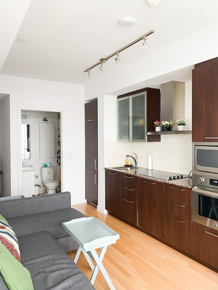Hotel Ihost Suites Downtown Toronto