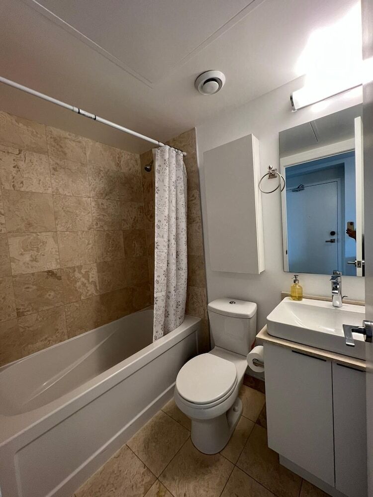 Hotel Ihost Suites Downtown Toronto