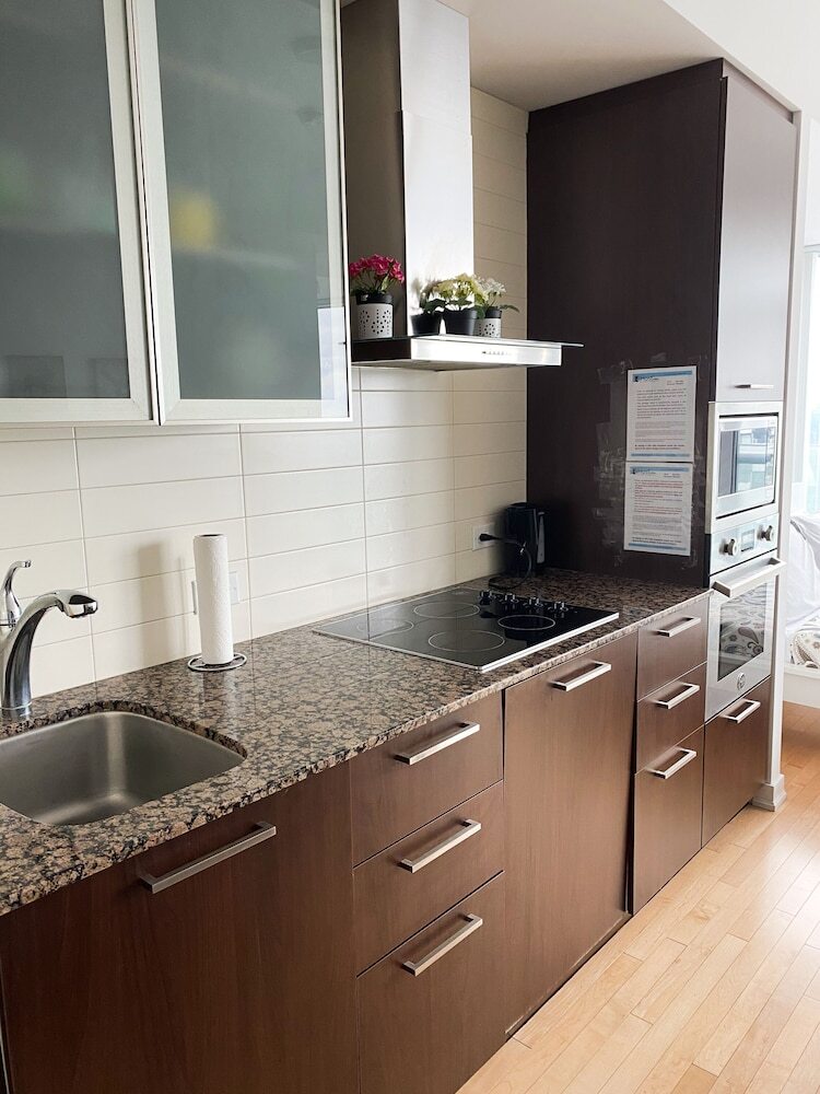 Hotel Ihost Suites Downtown Toronto