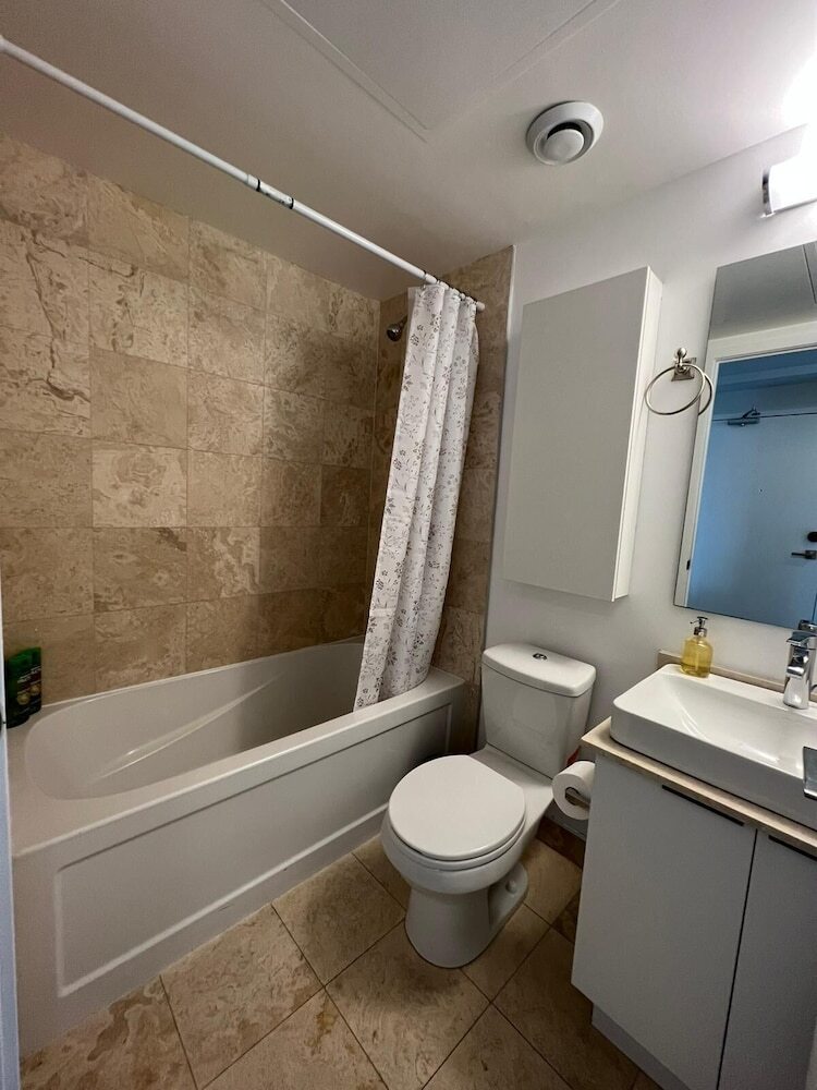 Hotel Ihost Suites Downtown Toronto