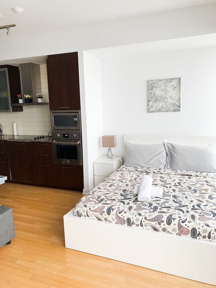 Hotel Ihost Suites Downtown Toronto