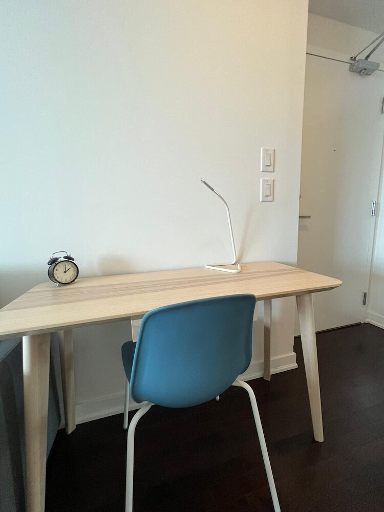 Hotel Ihost Suites Downtown Toronto
