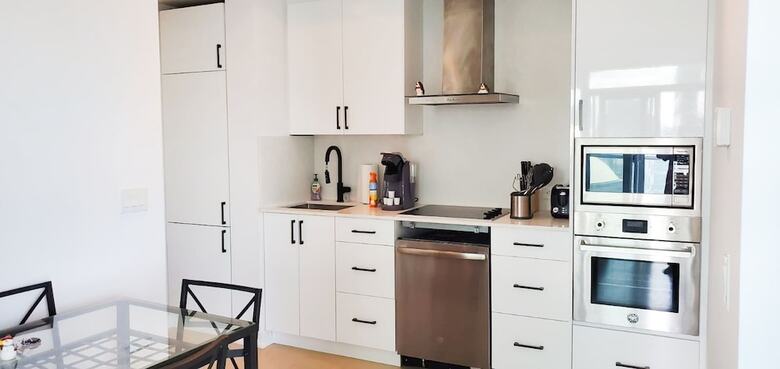 Hotel Ihost Suites Downtown Toronto
