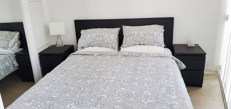 Hotel Ihost Suites Downtown Toronto