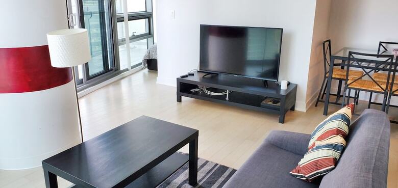 Hotel Ihost Suites Downtown Toronto
