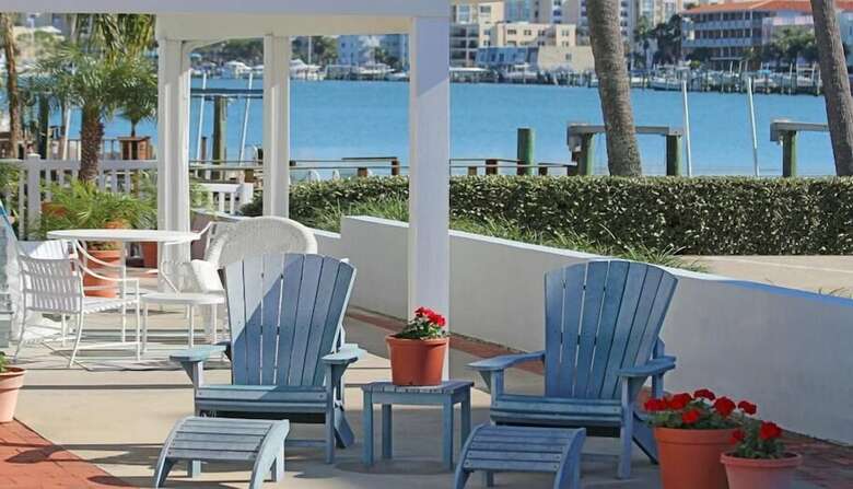 Hotel Beachouse Inn & Suites