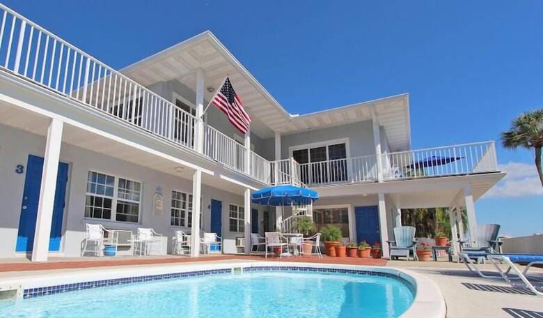 Hotel Beachouse Inn & Suites