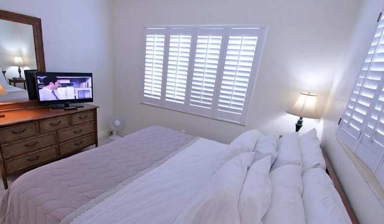 Hotel Beachouse Inn & Suites
