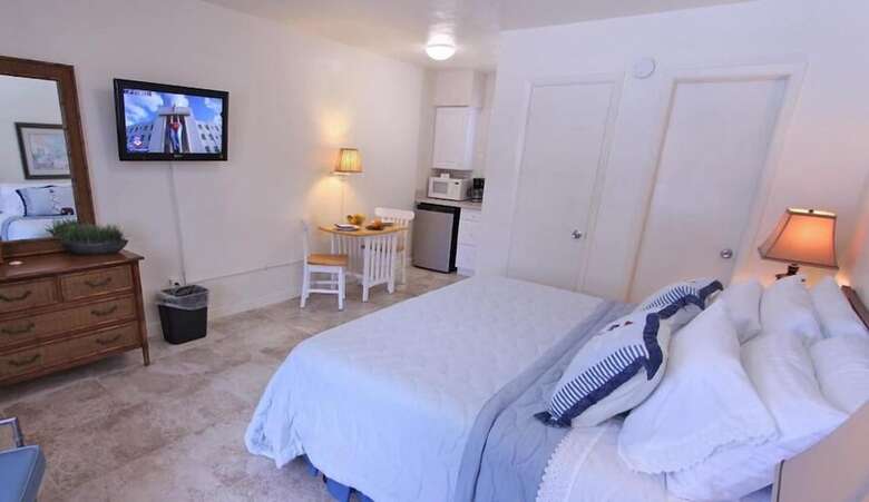 Hotel Beachouse Inn & Suites