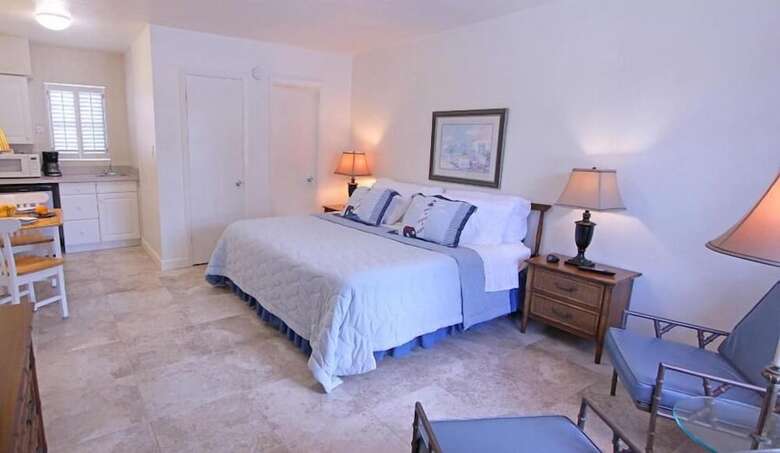 Hotel Beachouse Inn & Suites