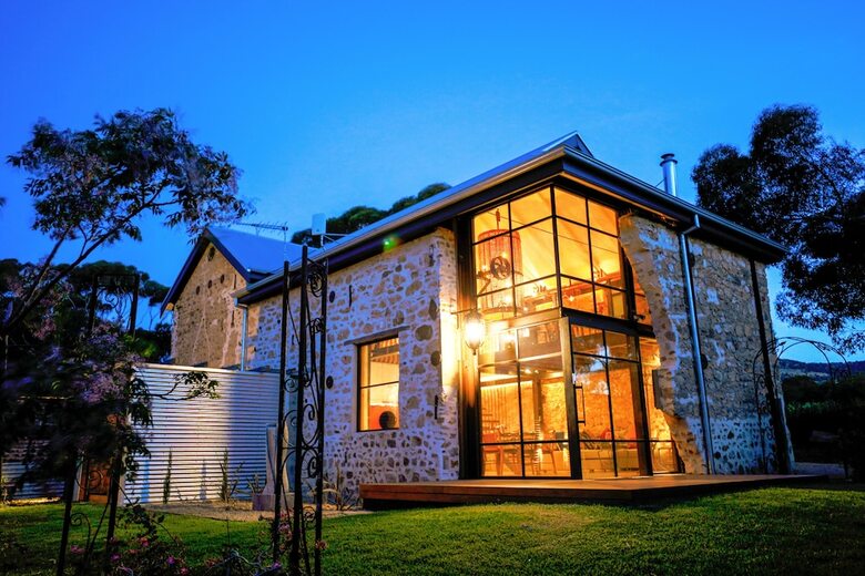 Bed & Breakfast Old Chaff Mill Retreat - - Luxury Vineyard Accommodation