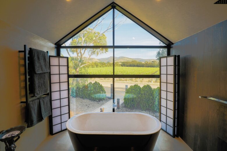 Bed & Breakfast Old Chaff Mill Retreat - - Luxury Vineyard Accommodation