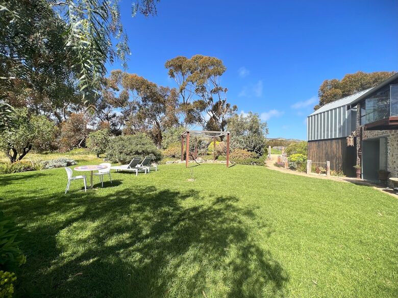 Bed & Breakfast Old Chaff Mill Retreat - - Luxury Vineyard Accommodation