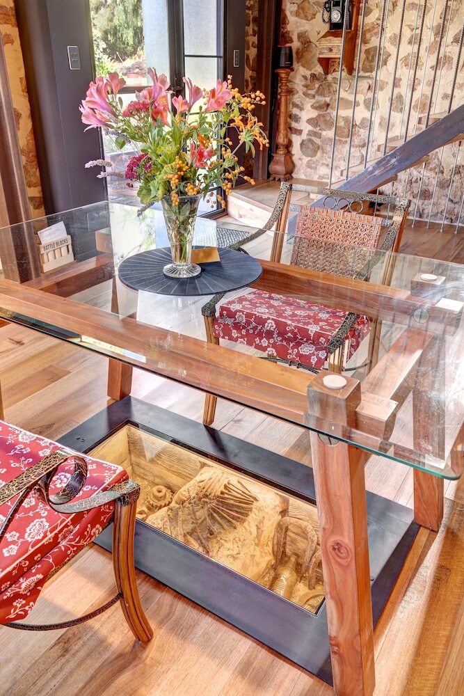 Bed & Breakfast Old Chaff Mill Retreat - - Luxury Vineyard Accommodation