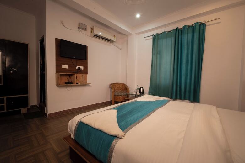 Orchid Hotel And Hostel
