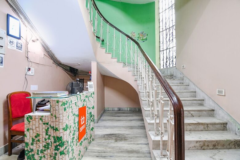 Hotel Fabexpress Karunamoyee Regency