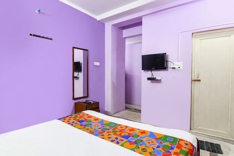 Hotel Fabexpress Karunamoyee Regency
