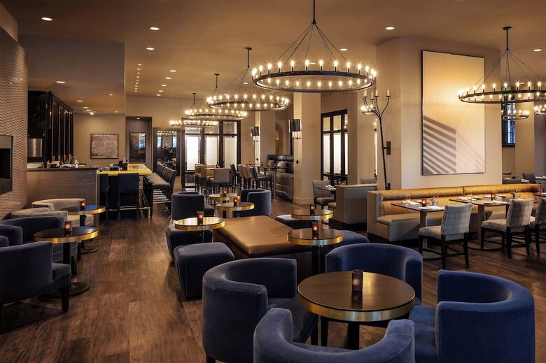 Sheraton Commander Hotel