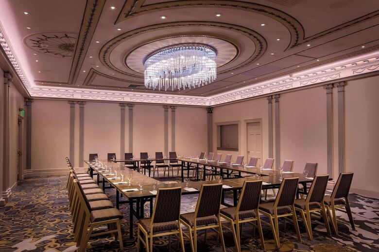 Sheraton Commander Hotel