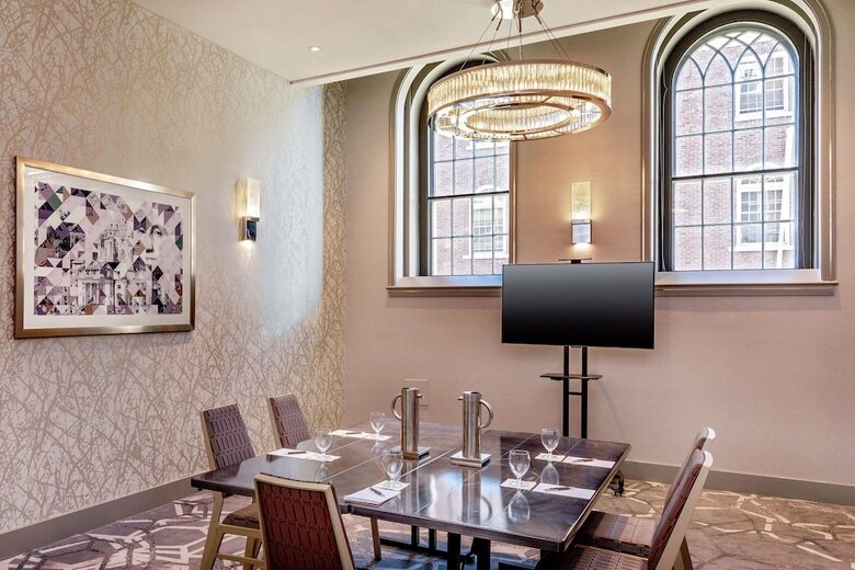 Sheraton Commander Hotel