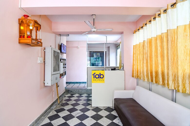 Fabhotel Comfort N Cozy
