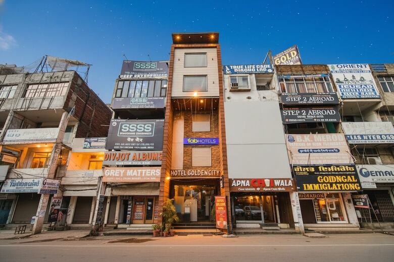 Fabhotel Golden City