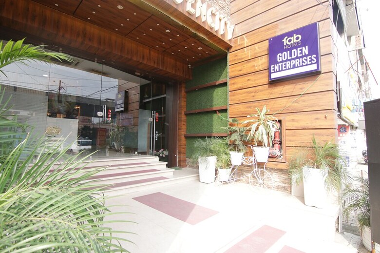 Fabhotel Golden City