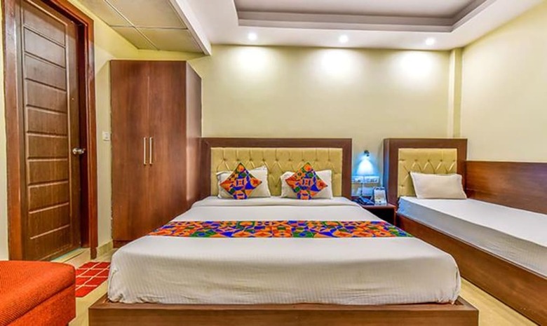 Fabhotel Sr Residency