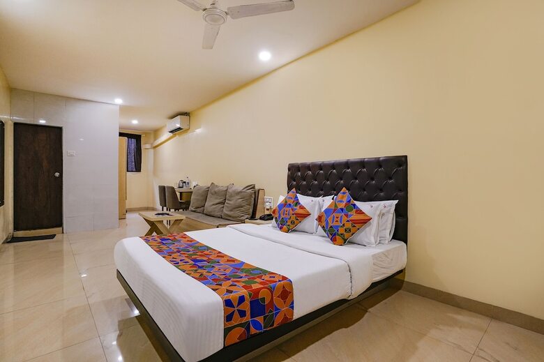 Hotel Fabexpress U Life