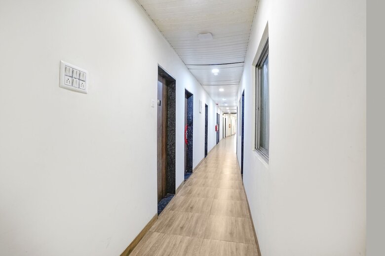 Hotel Fabexpress U Life