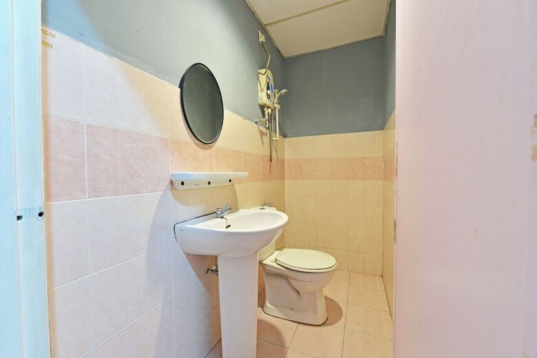 Oyo 90846 Hotel Akasia