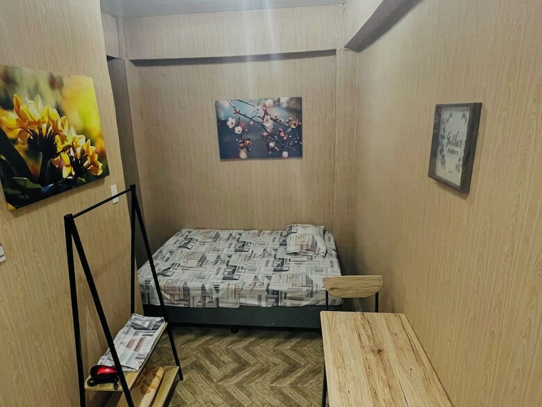 Aparthotel 83 F. Bautista St