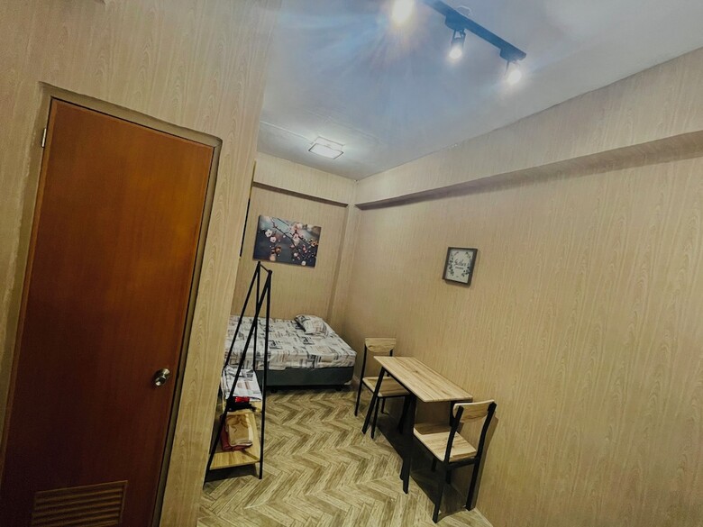 Aparthotel 83 F. Bautista St