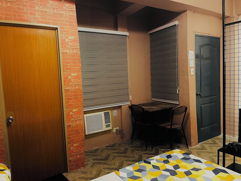 Aparthotel 83 F. Bautista St