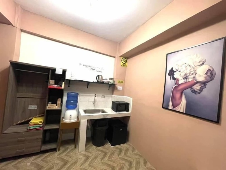 Aparthotel 83 F. Bautista St