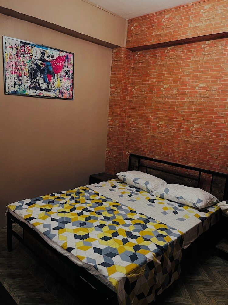 Aparthotel 83 F. Bautista St