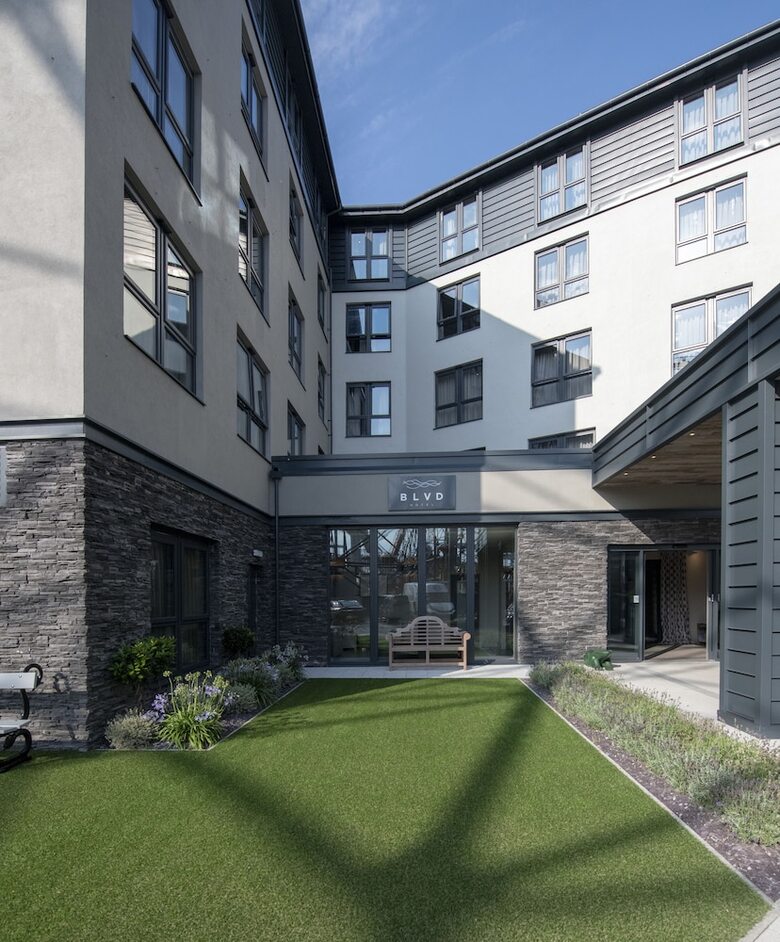 Boulevard Hotel