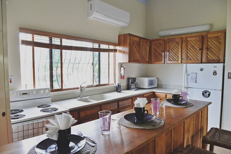 Aparthotel Beach House Condos Negril