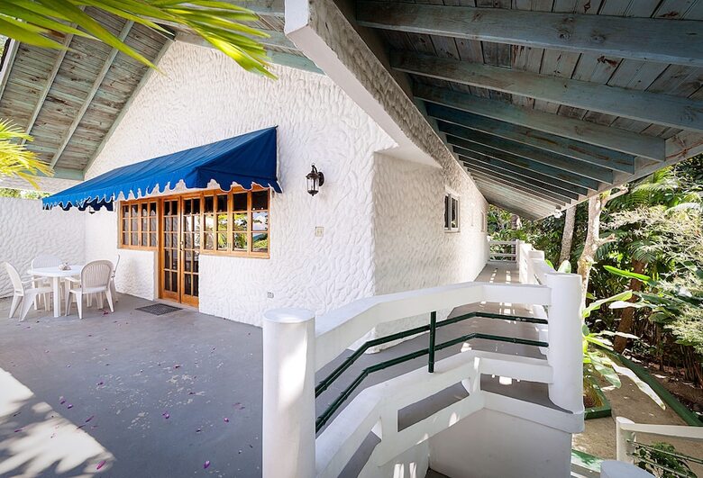Aparthotel Beach House Condos Negril