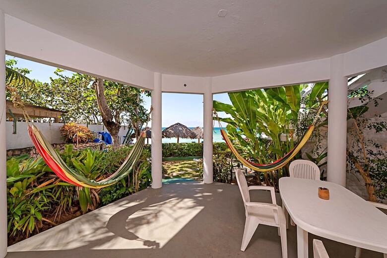 Aparthotel Beach House Condos Negril